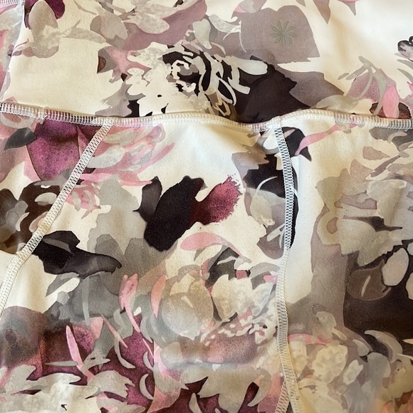 ⭐️ 4/$20 Athleta floral print leggings XS - Picture 5 of 5